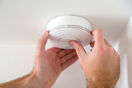 Fitting a smoke alarm